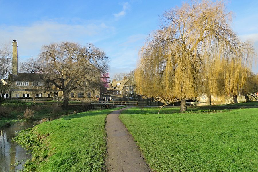 Approaching Newnham Mill, Newnham